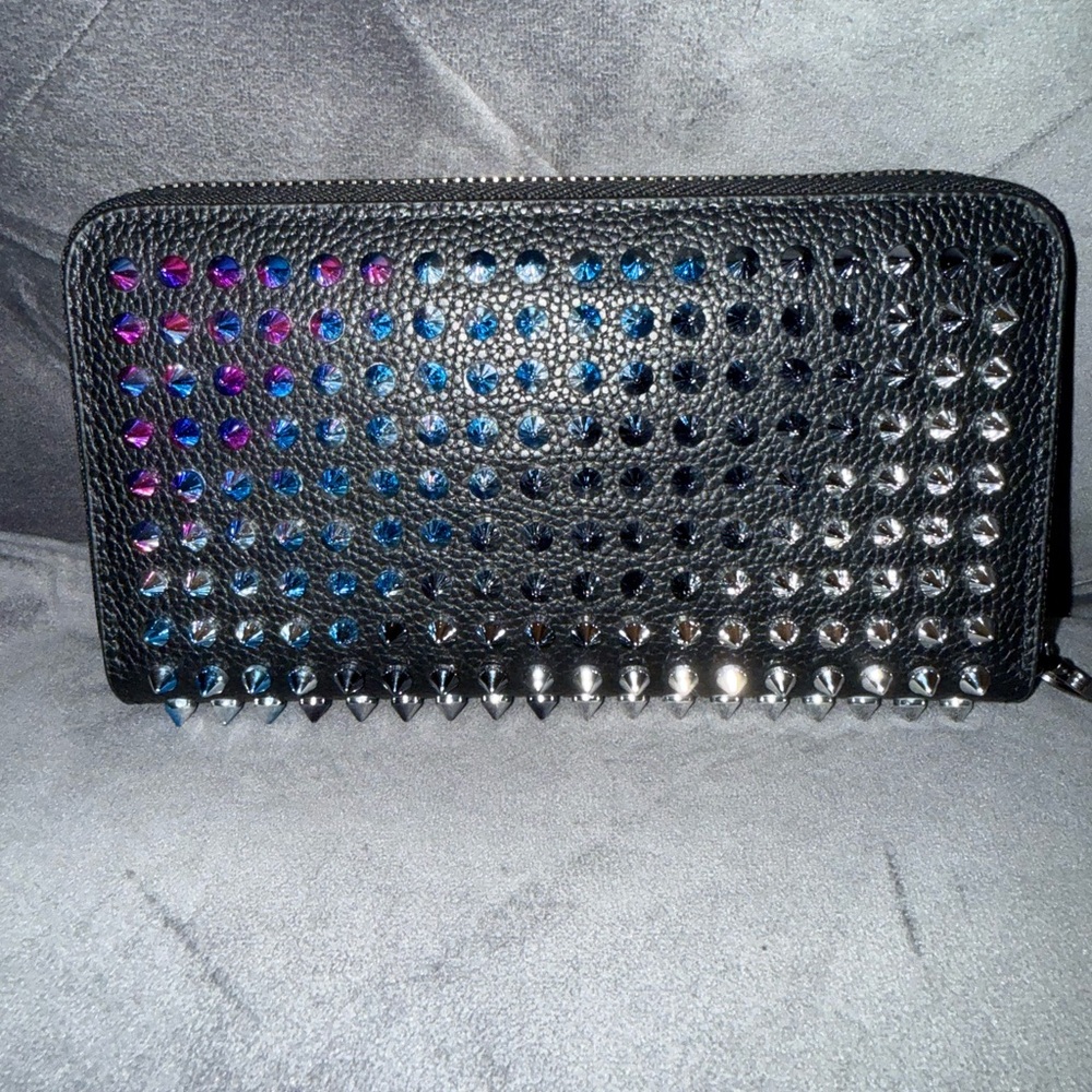 🔥Christian Louboutin purse Panettone Wallet Spike Studs Zip Around🔥 - Picture 4 of 15